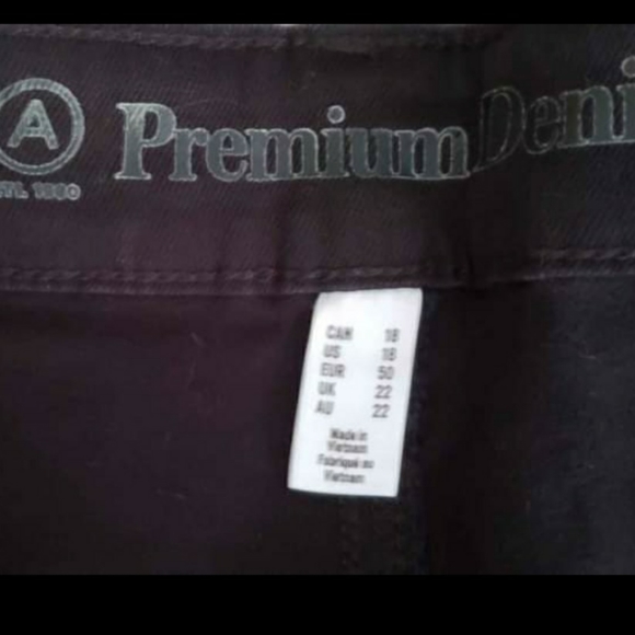 Penningtons Black jean Capris Sz 18 - Picture 2 of 2